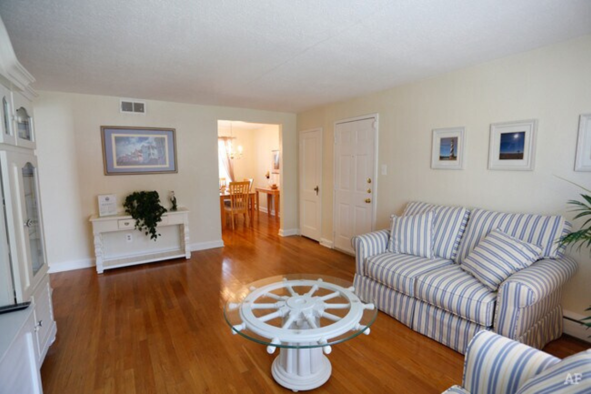 Admiral Pointe Apartments (6) Independence Square Apartments 5120 George Washington Highway Portsmouth, VA 23702